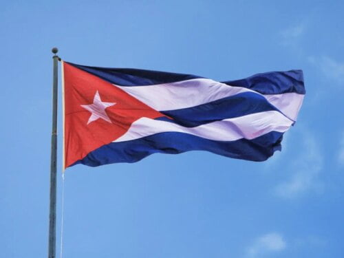 Quel pays est associé à ce drapeau ? 
