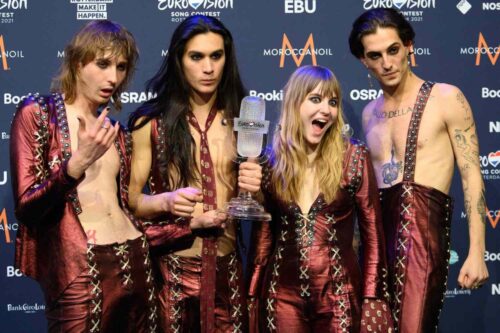Quel pays a remporté le concours de l'Eurovision en 2021 avec le groupe de rock Måneskin ? Groupe Måneskin