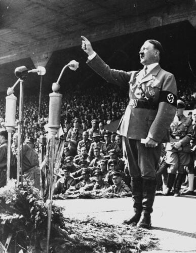 Quelle est la signification de Der Führer, surnom d’Hitler ? 