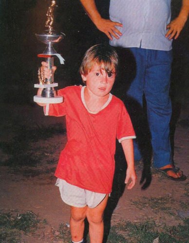Qui est la star sur cette photo d'enfance ? 