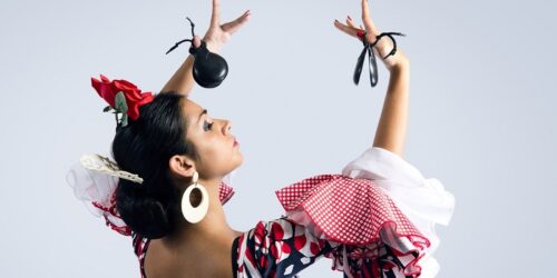 Comment appelle-t-on un instrument de musique dépourvu de cordes ou de membranes, dont le son n’est produit que par son corps comme les castagnettes ? 