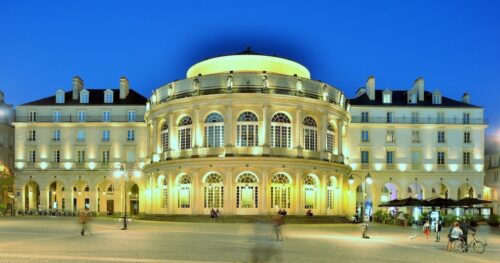 Qu’abrite ce bâtiment de la ville de Rennes qui a été bâti au XIXᵉ siècle ? 