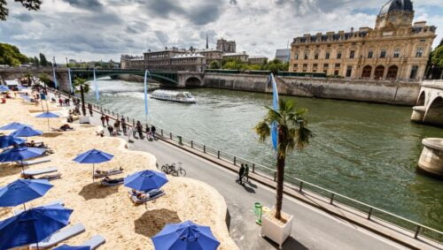 En quelle année l’opération “Paris Plage” a-t-elle été lancée pour la première fois ? 