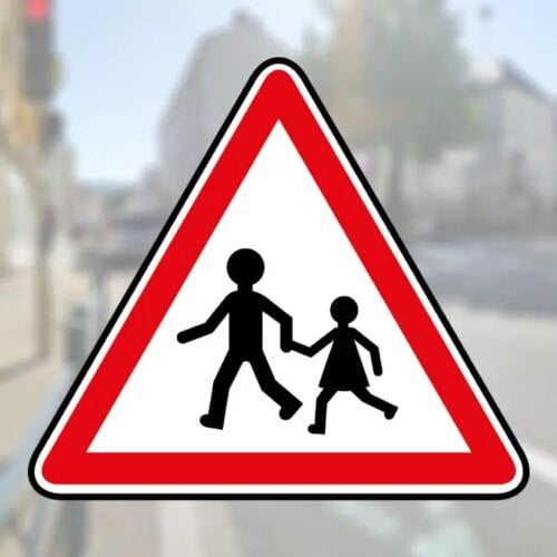 Ce panneau indique la présence d’un passage piéton près d’un lieu avec des enfants. Vrai ou faux ? 