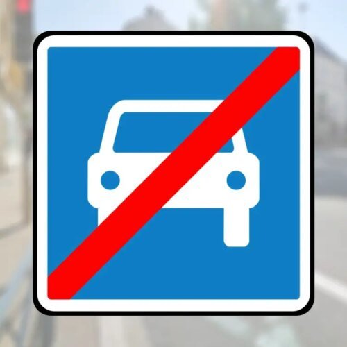 Ce panneau interdit l’accès aux véhicules à moteur. Vrai ou faux ? 