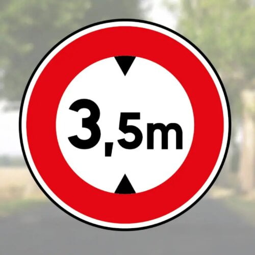 Ce panneau indique une voie dont les véhicules de plus de 3,5m de haut sont interdits. Vrai ou faux ? 