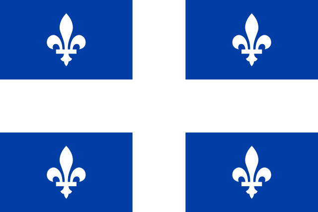 Combien de fleurs de lys sont présentes sur le Drapeau du Québec ? 