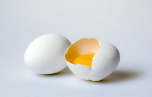 Dans un œuf de poule, le blanc et le jaune ont un apport en protéines similaire. Vrai ou faux ? 