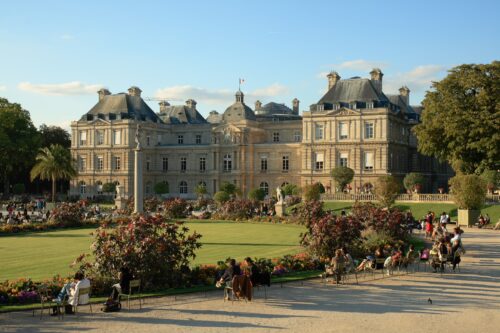 Quel est le nom de ce palais parisien ? 