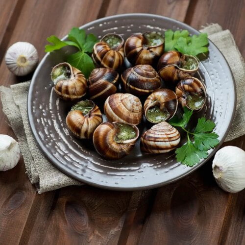 Traditionnellement, combien de dents comporte une fourchette à escargot ? 