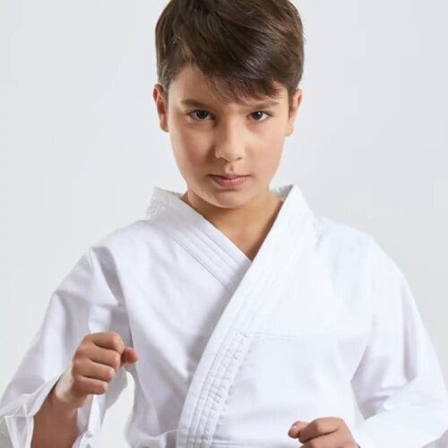 Au Judo, quelle ceinture est réservée aux débutants ? 