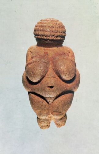 Comment appelle-t-on les statuettes fabriquées par les hommes préhistoriques dont celle-ci est la plus célèbre représentation ? 