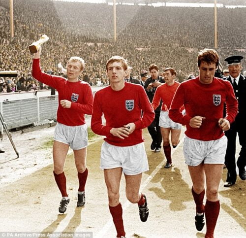 Combien de but(s) Sir Geoffrey Hurst a-t-il marqué en finale de la Coupe du monde 1966 ? 