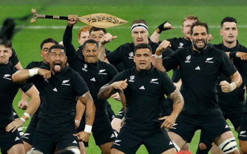 Sur les 20 nations de la Coupe du Monde de Rugby 2023, combien sont qualifiées d'office ? 