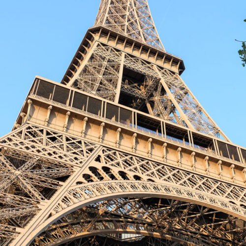 Lors de son inauguration, la tour Eiffel était la structure la plus haute construite par l'Homme. Vrai ou faux ? 