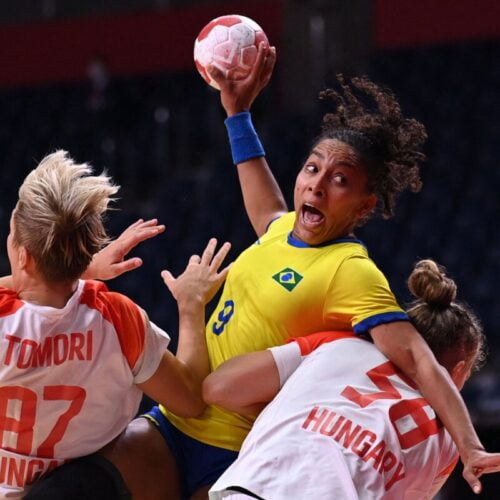 Quelle est la durée d'un match de handball (hors prolongations) ? 