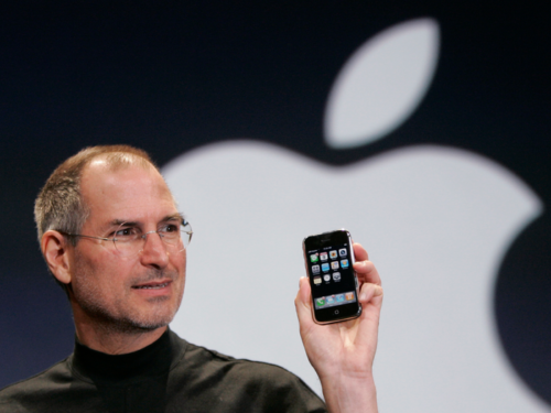 En quelle année, la marque Apple lance-t-elle son premier iPhone ? 