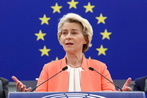 De quel pays, Ursula von der Leyen, première femme à accéder à la présidence la Commission européenne, est-elle une femme politique ? 
