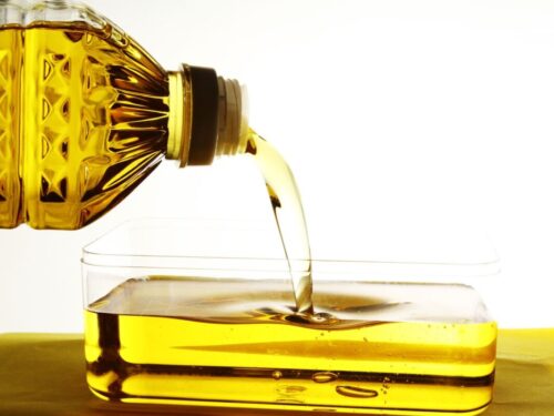 Alors que l'huile ne se mélange pas dans l'eau, elle se mélange dans l'alcool. Vrai ou faux ? 