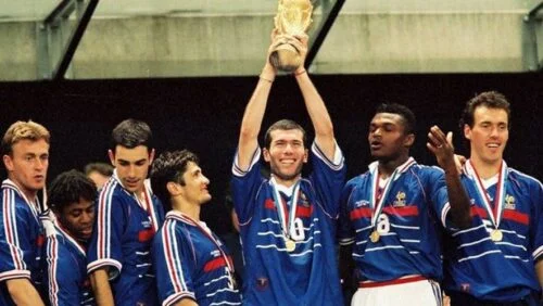 Qui était l’entraîneur de l’Équipe de France lors du sacre en Coupe du monde 1998 ? 