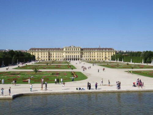 Dans quelle ville autrichienne se situe le château de Schönbrunn ? 