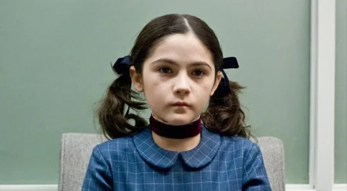 Quel est le prénom de cette jeune fille d'un film d'horreur du même nom ? 