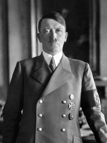 Adolf Hitler était à la tête du Parti national-socialiste des travailleurs allemands, connu en allemand sous le sigle NSDAP. Vrai ou faux ? 