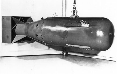 Quel était le nom de la bombe atomique larguée sur la ville de Hiroshima au Japon en 1945 ? 