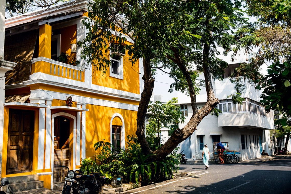Dans quel pays se situe la ville de Pondichéry ? 