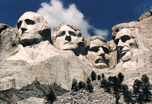 Dans quel État américain se situe le mont Rushmore ? 