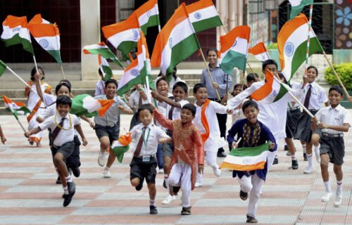 En plus de l’Hindi la langue officielle, l’Inde compte au total 3 autres langues maternelles parlées dans le pays. Vrai ou faux ? Enfants indiens