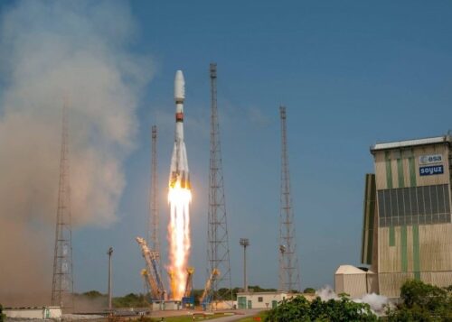 Sur quel territoire français est située la ville de Kourou, célèbre pour son centre spatial ? 