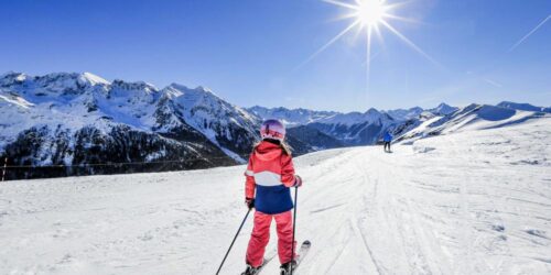Dans quel massif montagneux trouve-t-on la station de ski française de Hautacam ? 