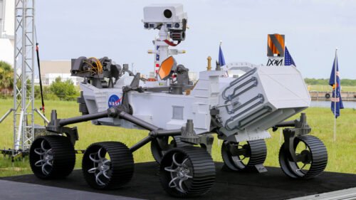 Quel est le nom du robot envoyé par la NASA sur Mars en 2021 afin de prélever des échantillons de roches ? 