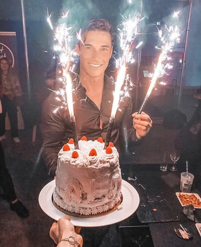 Comment s’appelle ce style de feu que l’on peut retrouver sur les gâteaux d’anniversaire par exemple ? 