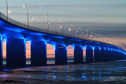 En quelle année l’île d’Oléron a-t-elle été reliée au continent par le pont de l’île d’Oléron ? 