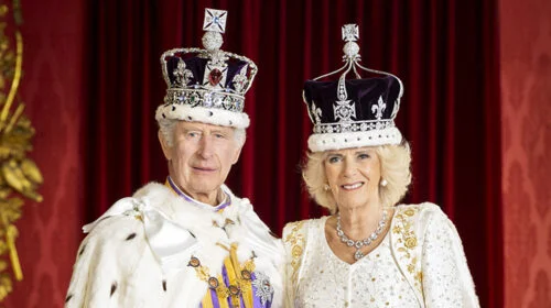 Au cours de quel mois de l'année 2023, le couronnement de Charles III et de Camilla Parker Bowles s'est-il déroulé ? 