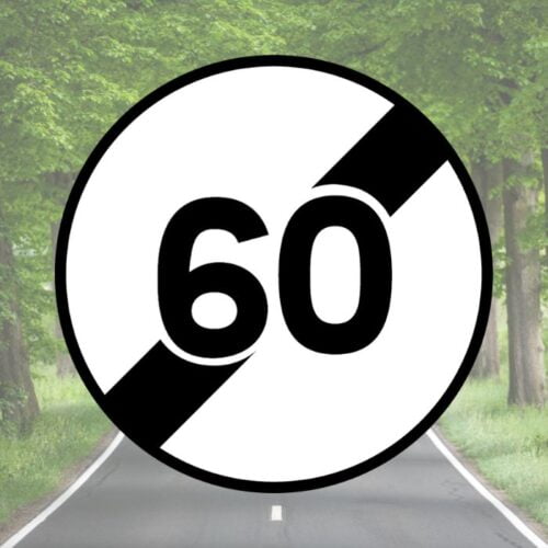 Quelle est la vitesse à suivre après ce panneau ? 