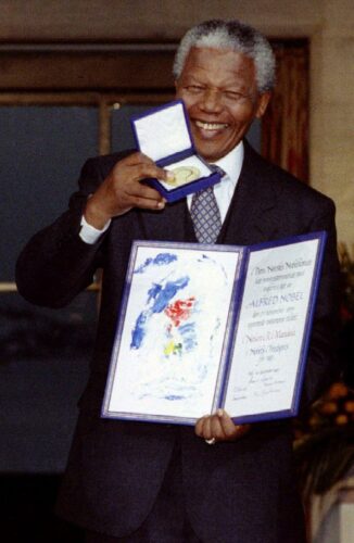 En quelle année Nelson Mandela reçoit-il le prix Nobel de la Paix ? 