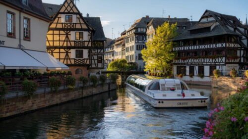 Quel est le nom des bateaux de tourisme de Strasbourg ? 