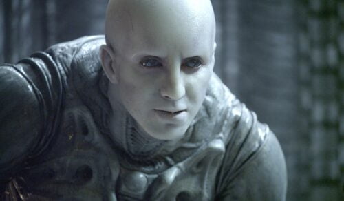 Dans le film Prometheus de Ridley Scott, quel est le nom donné aux extraterrestes dont l’histoire suit la trace ? 