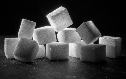 À quelle famille de macronutriments le sucre appartient-il ? 