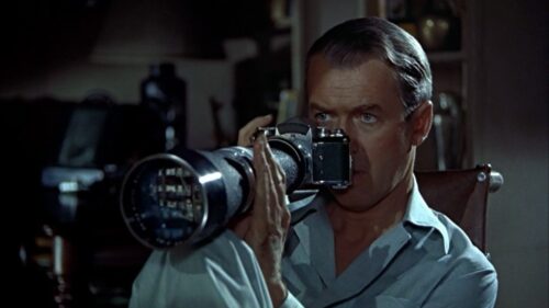 Quelle actrice joue le rôle de Lisa dans le film “Fenêtre sur cour” d’Alfred Hitchcock ? 