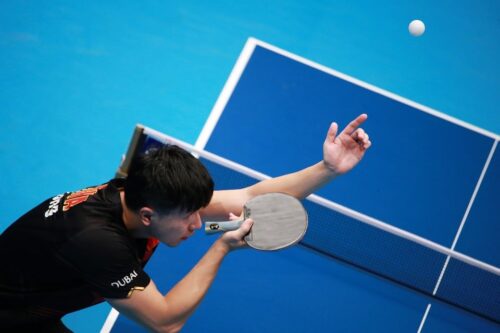 Le ping-pong est un sport originaire d'Asie. Vrai ou faux ? Joueur de ping-pong tennis de table