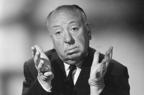 Comment s’appelle la série télévisée créée par Alfred Hitchcock en 1955 jusqu’en 1962 ? 