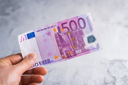 De quelle couleur est le billet de 500€ ? 