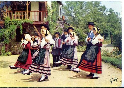 Quelle danse est réputée en Auvergne ? 