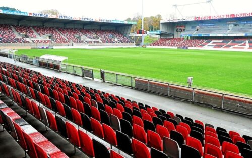 Dans quelle ville française trouve-t-on le stade de foot du Roudourou ? 