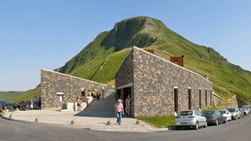 Comment s’appelle ce lieu touristique d’Auvergne situé dans le Cantal et classé “Grand Site de France” ? 