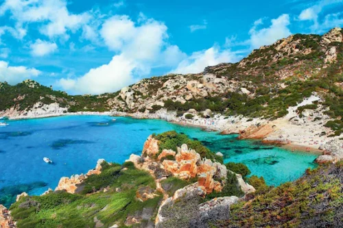 La Sardaigne est plus proche de l'Afrique que de l'Europe continentale. Vrai ou faux ? 